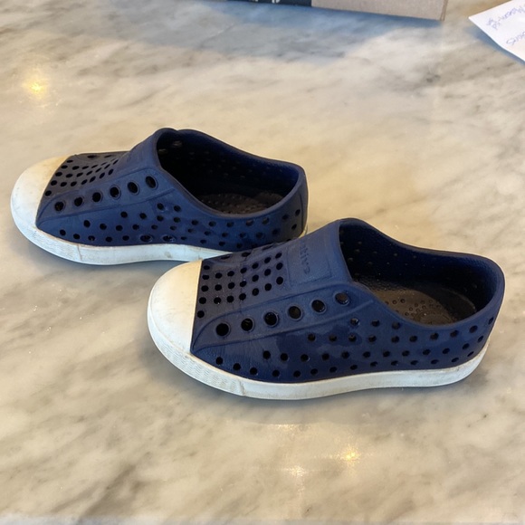 Toddler Native shoes size 7 - Picture 5 of 6